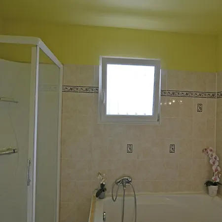 In Saint-laurent With Private Pool, Cleaning Included