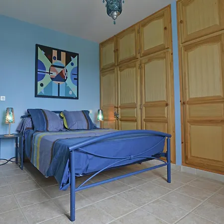 In Saint-laurent With Private Pool, Cleaning Included Vila